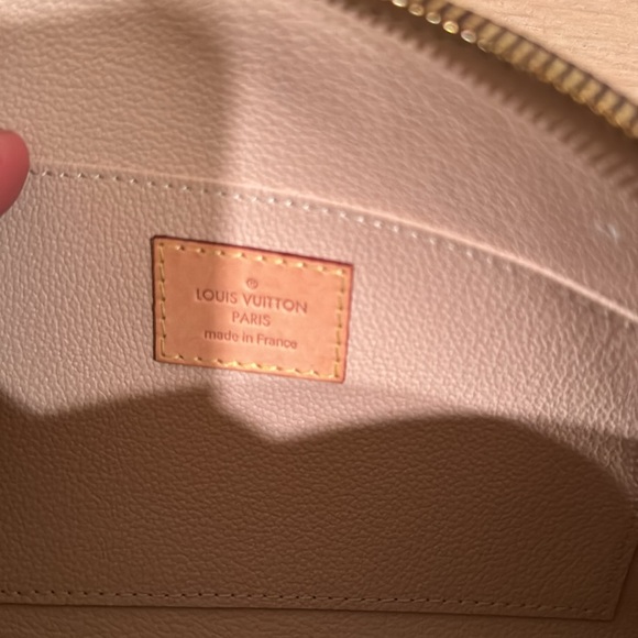 Louis Vuitton GM Cosmetic Pouch - Picture 8 of 12
